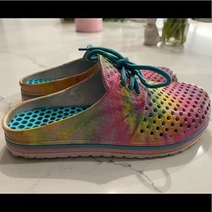 Tie dye youth slip on shoes. Great for outdoors, river, lake, beach, boat shoes
